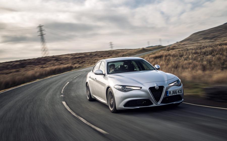  Alfa Romeo Giulia Q2 (952) 2016 года  (UK) (фото 1 из 43)